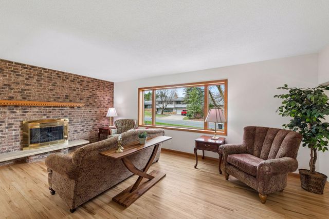 11513 Ravoux Avenue, Burnsville, MN 55337