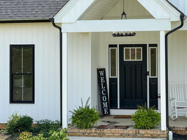 643 CATTLE SCALES RD, Waynesboro, VA 22980