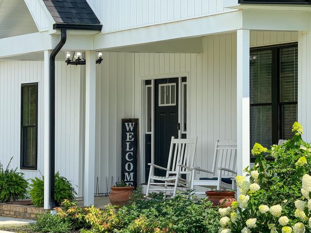 643 CATTLE SCALES RD, Waynesboro, VA 22980