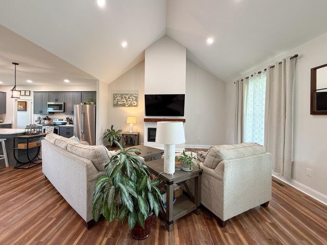 643 CATTLE SCALES RD, Waynesboro, VA 22980