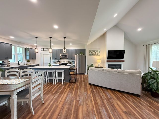 643 CATTLE SCALES RD, Waynesboro, VA 22980