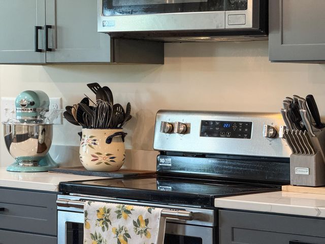 643 CATTLE SCALES RD, Waynesboro, VA 22980