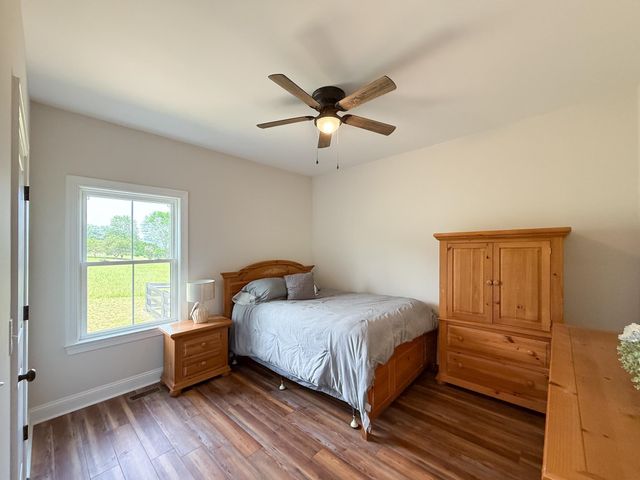 643 CATTLE SCALES RD, Waynesboro, VA 22980