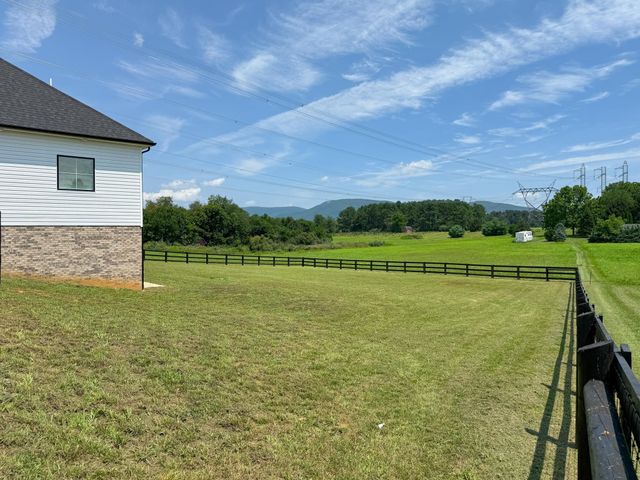 643 CATTLE SCALES RD, Waynesboro, VA 22980