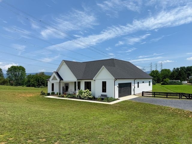 643 CATTLE SCALES RD, Waynesboro, VA 22980