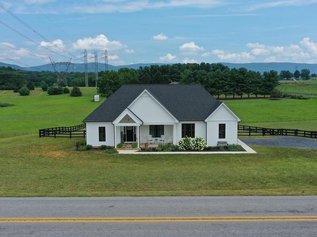 643 CATTLE SCALES RD, Waynesboro, VA 22980