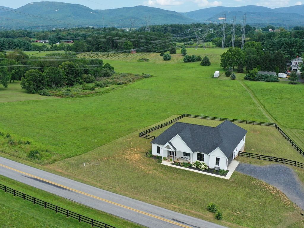 643 CATTLE SCALES RD, Waynesboro, VA 22980