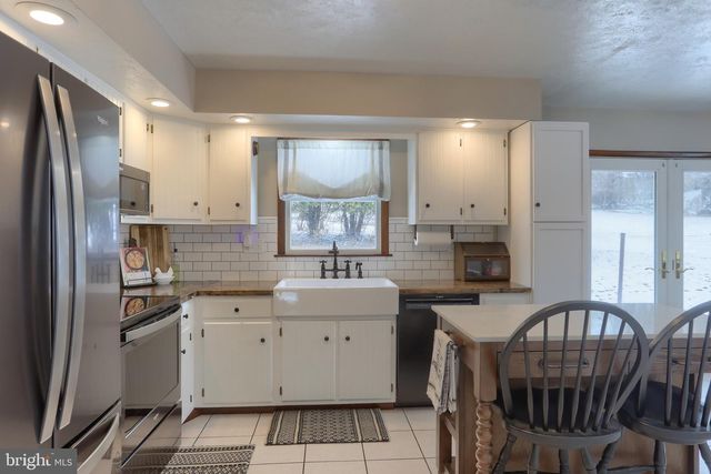 121 MIMOSA LN, Leesport, PA 19533