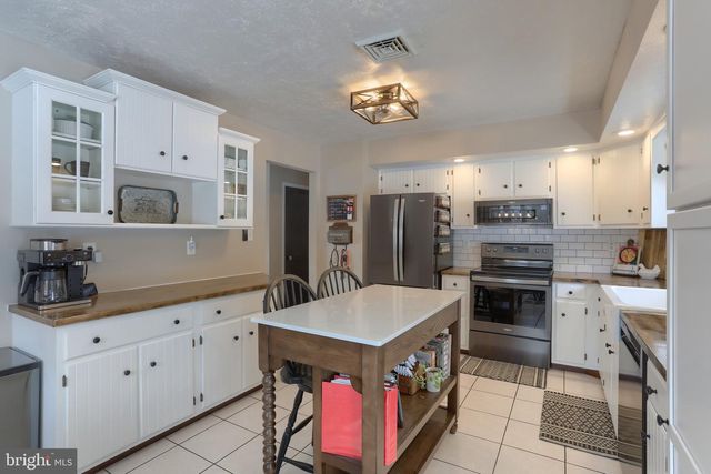 121 MIMOSA LN, Leesport, PA 19533