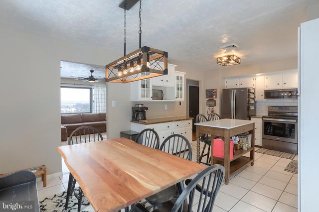 121 MIMOSA LN, Leesport, PA 19533