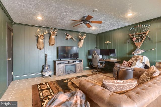 121 MIMOSA LN, Leesport, PA 19533