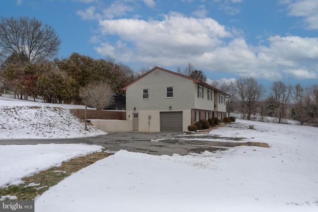 121 MIMOSA LN, Leesport, PA 19533