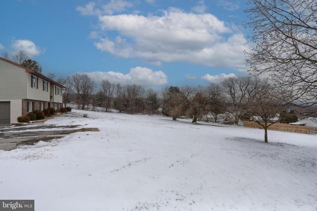 121 MIMOSA LN, Leesport, PA 19533