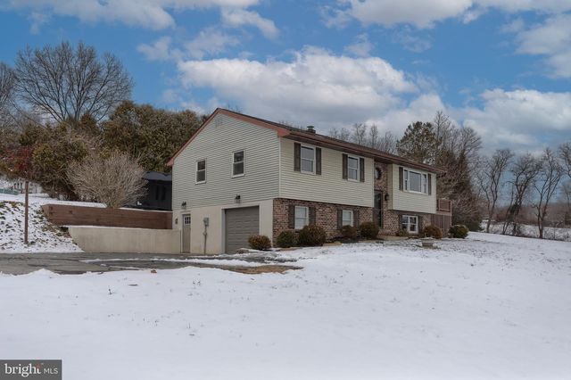 121 MIMOSA LN, Leesport, PA 19533