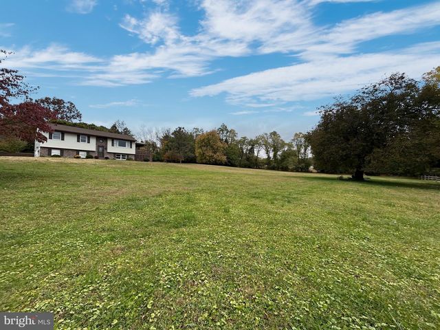 121 MIMOSA LN, Leesport, PA 19533