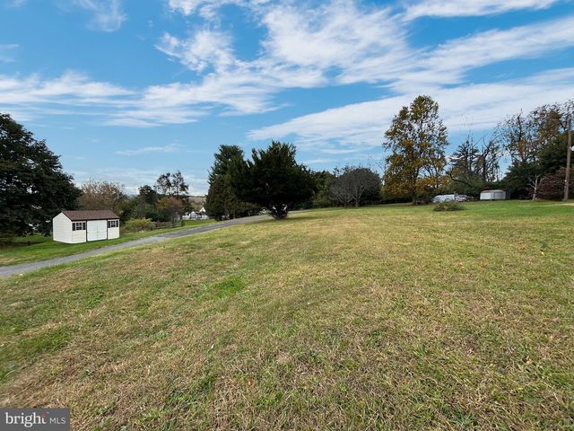 121 MIMOSA LN, Leesport, PA 19533