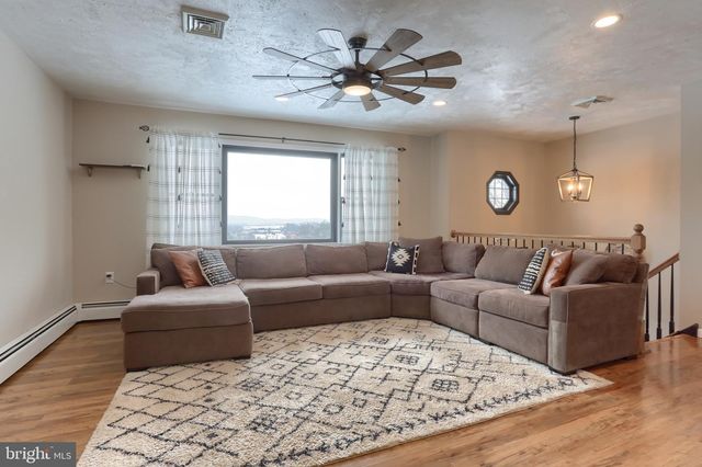 121 MIMOSA LN, Leesport, PA 19533