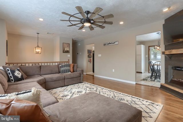 121 MIMOSA LN, Leesport, PA 19533