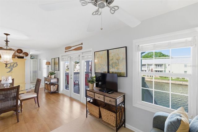 5005 COQUINA KEY DRIVE SE E, St Petersburg, FL 33705