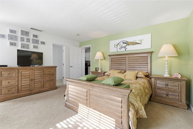 5005 COQUINA KEY DRIVE SE E, St Petersburg, FL 33705