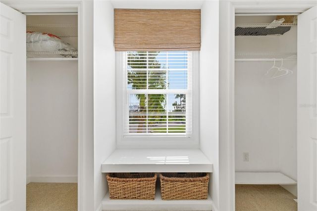 5005 COQUINA KEY DRIVE SE E, St Petersburg, FL 33705