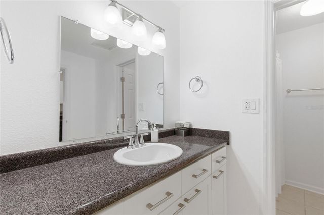 5005 COQUINA KEY DRIVE SE E, St Petersburg, FL 33705