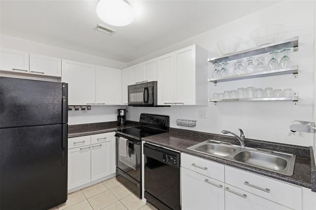 5005 COQUINA KEY DRIVE SE E, St Petersburg, FL 33705