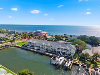 5005 COQUINA KEY DRIVE SE E, St Petersburg, FL 33705