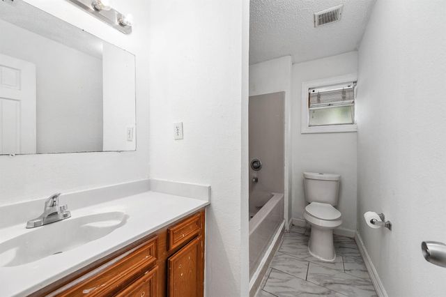 455 County Road 129b, Alvin, TX 77511