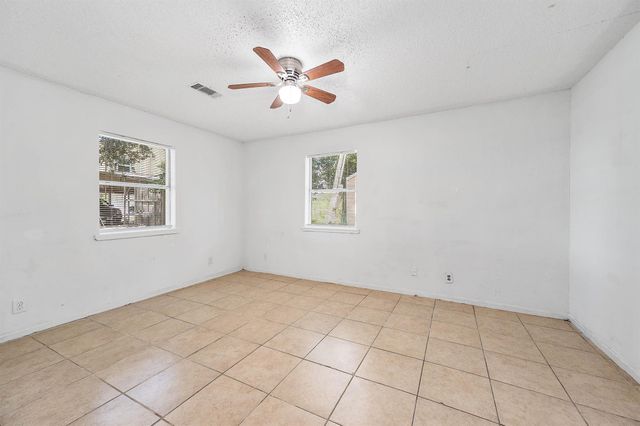 455 County Road 129b, Alvin, TX 77511