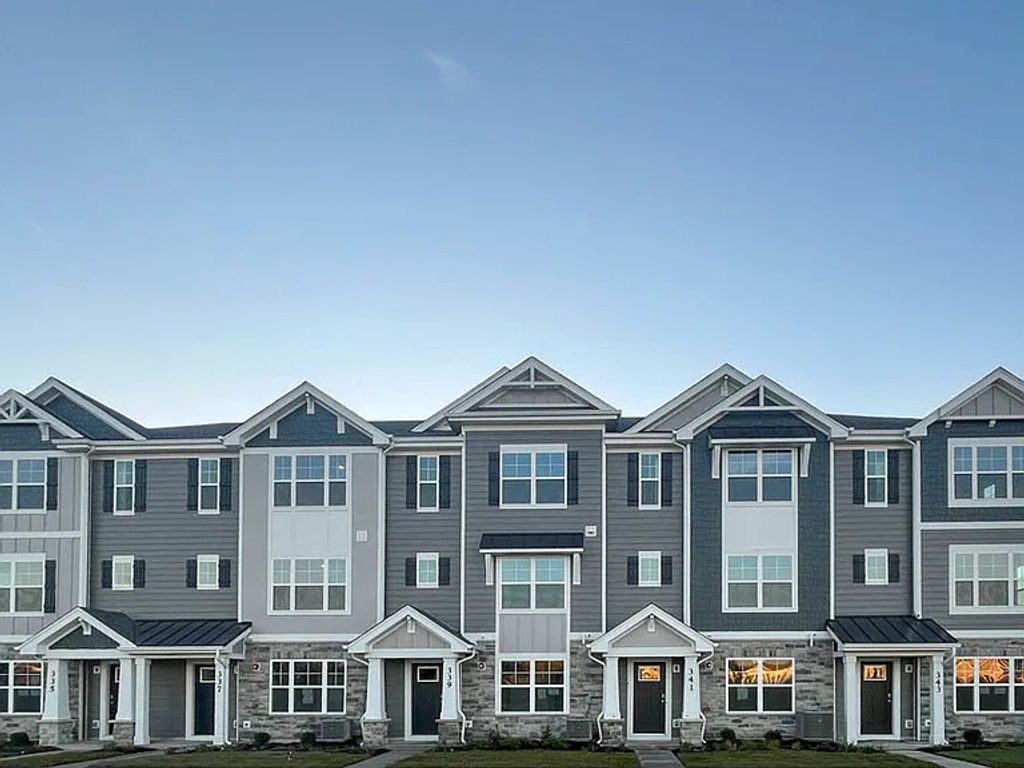 367 Bridgeview Court 367, St. Charles, IL 60174