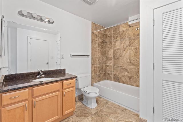 609 E Kirby Street 301, Detroit, MI 48202