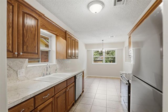405 Meadow Lake Drive, Edmond, OK 73003