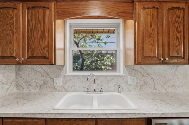 405 Meadow Lake Drive, Edmond, OK 73003