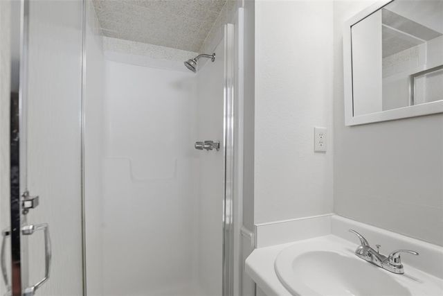 405 Meadow Lake Drive, Edmond, OK 73003
