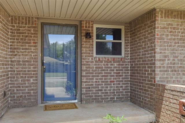 405 Meadow Lake Drive, Edmond, OK 73003