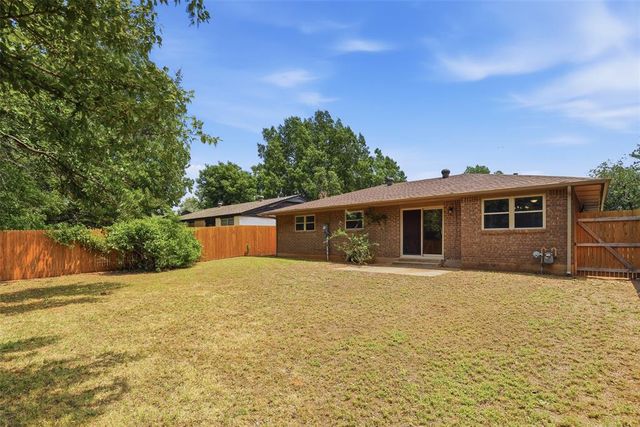 405 Meadow Lake Drive, Edmond, OK 73003