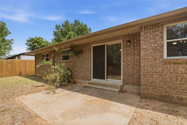 405 Meadow Lake Drive, Edmond, OK 73003