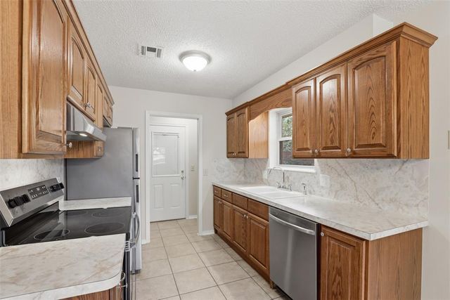 405 Meadow Lake Drive, Edmond, OK 73003