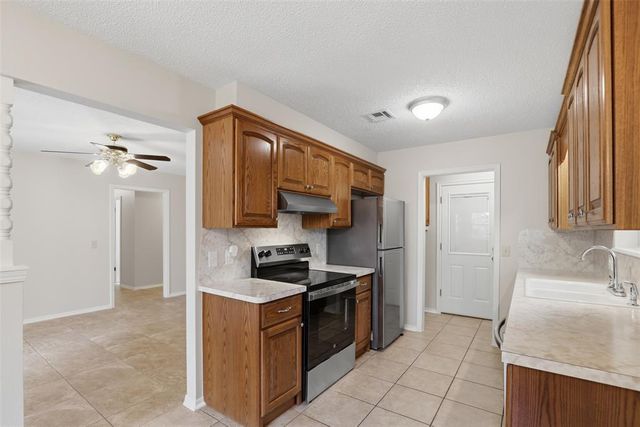 405 Meadow Lake Drive, Edmond, OK 73003