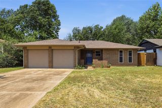 405 Meadow Lake Drive, Edmond, OK 73003