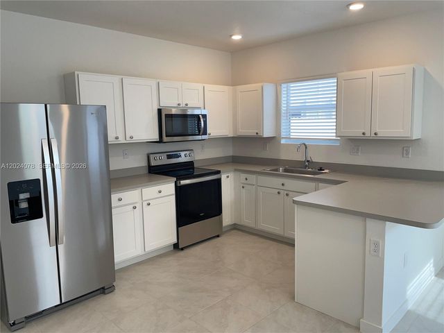 906 SE 17th Street 0, Homestead, FL 33034