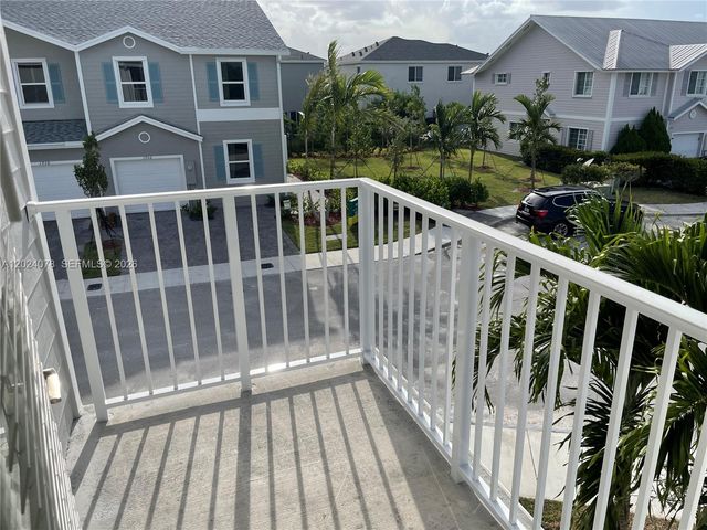 906 SE 17th Street 0, Homestead, FL 33034