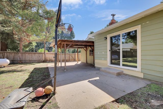 10673 Alta St, Grass Valley, CA 95945