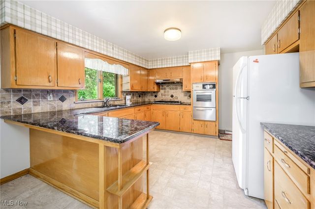 126 S Rhodes Avenue, Niles, OH 44446