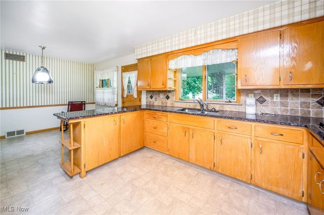 126 S Rhodes Avenue, Niles, OH 44446