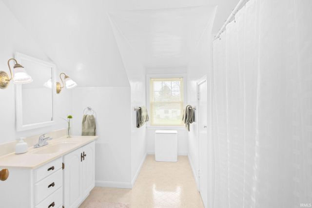 1715 E Beardsley Avenue, Elkhart, IN 46514
