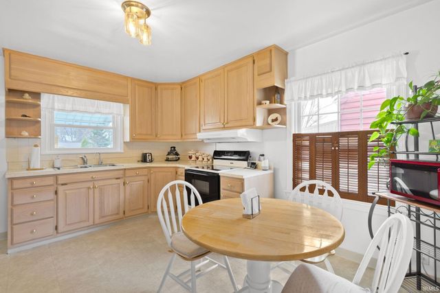 1715 E Beardsley Avenue, Elkhart, IN 46514