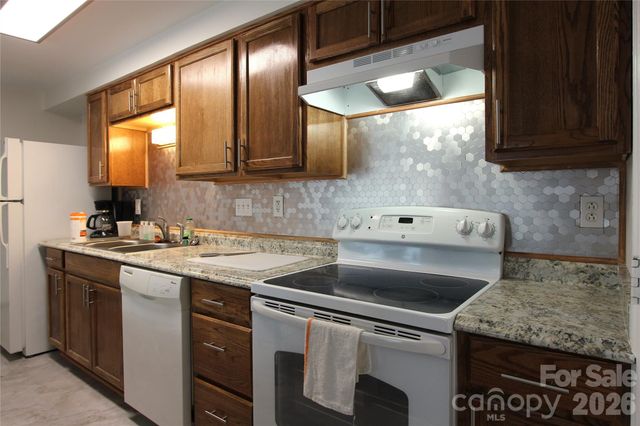 1645 Arlyn Circle M, Charlotte, NC 28213