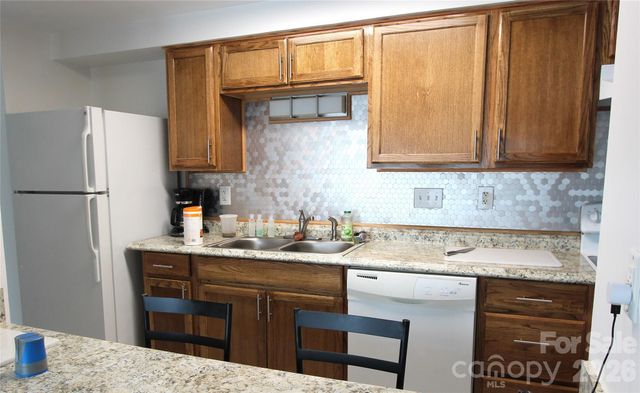 1645 Arlyn Circle M, Charlotte, NC 28213